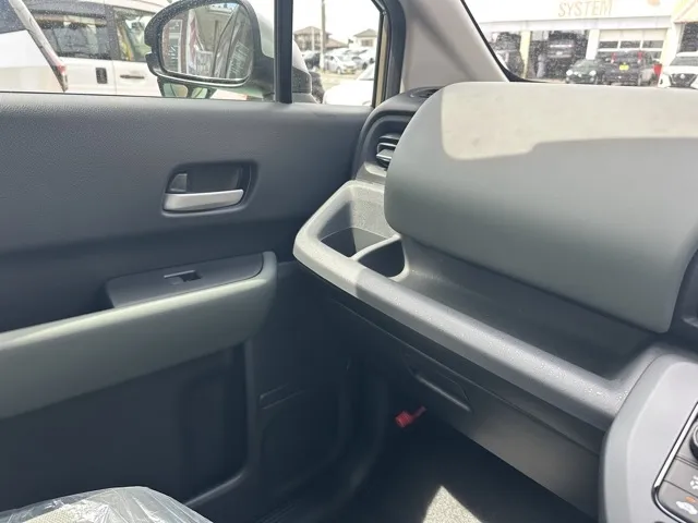 フリード(ホンダ)e：HEVクロスター ６人乗登録済未使用車 22