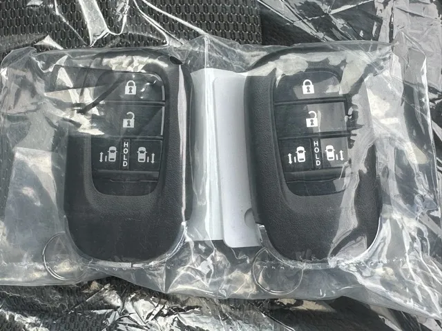 フリード(ホンダ)e：HEVクロスター ６人乗登録済未使用車 27