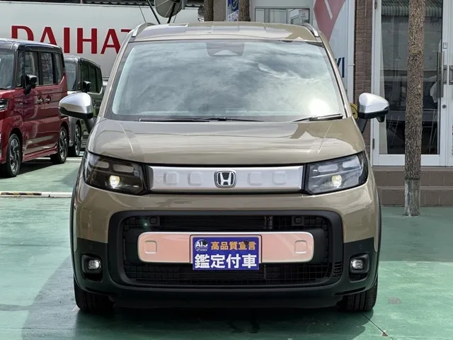 フリード(ホンダ)e：HEVクロスター ６人乗登録済未使用車 28