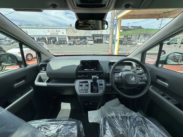 フリード(ホンダ)e：HEVクロスター ６人乗登録済未使用車 6
