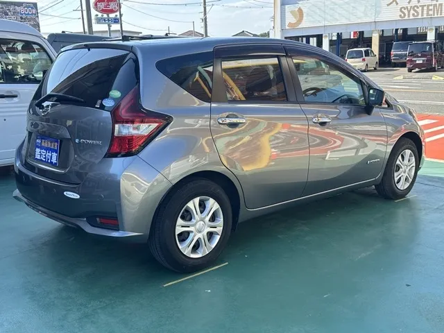 ノート(ニッサン)eパワーX中古車 10