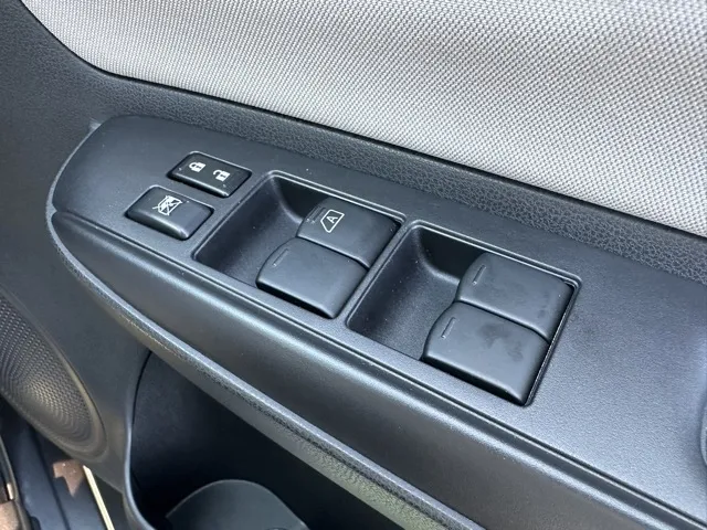 ノート(ニッサン)eパワーX中古車 12