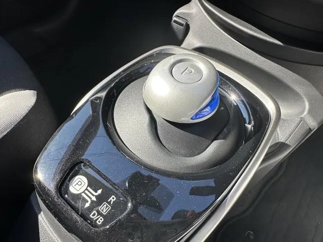ノート(ニッサン)eパワーX中古車 14