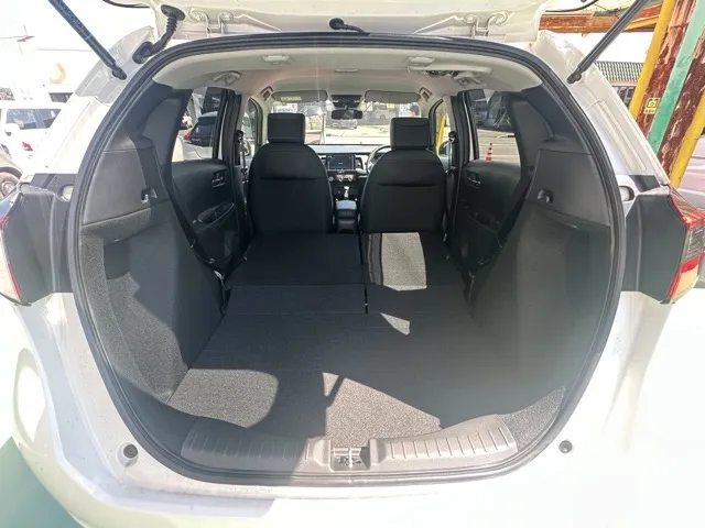 フィット(ホンダ)HOME（ホーム）中古車 9