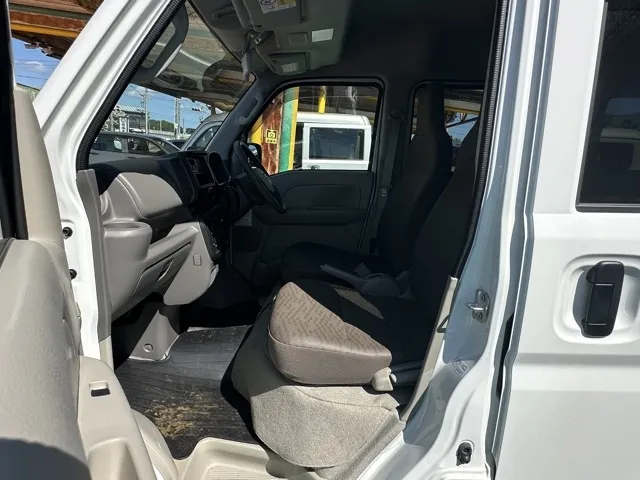 エブリイ(スズキ)NV１００クリッパーDX 4WD 5AGS中古車 3