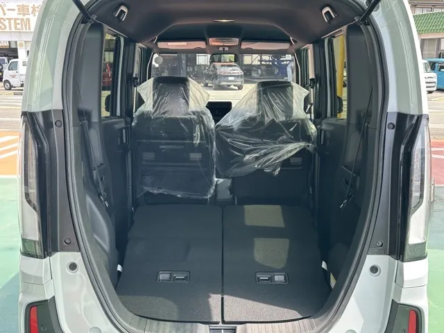 N-BOX(ホンダ)N-BOXカスタムターボ届出済未使用車 11