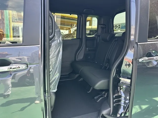 N-BOX(ホンダ)N-BOXカスタムターボ届出済未使用車 4