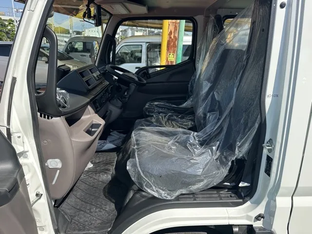 キャンター(三菱)Wキャブ　２ｔ　５ＭＴ登録済未使用車 3