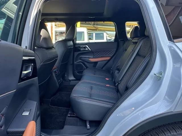 アウトランダー(三菱)P中古車 4