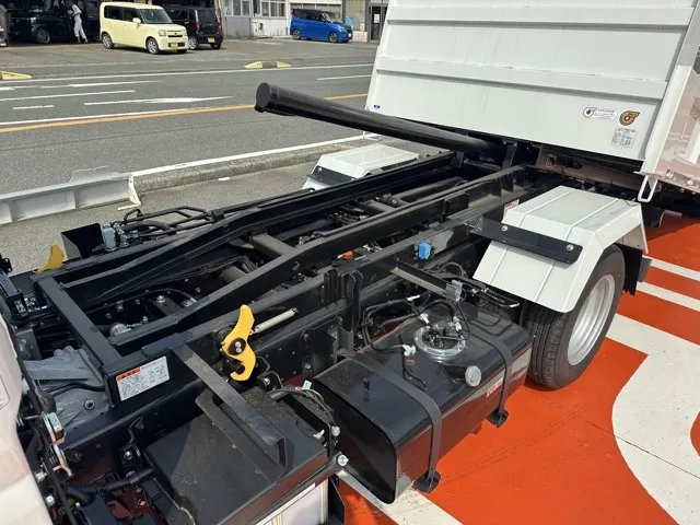 キャンター(三菱)３ｔ ローダースライドダンプ登録済未使用車 4