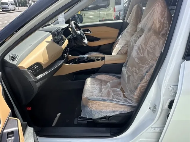 エクストレイル(ニッサン)G e-4ORCE サンルーフ ルーフレール ナッパレザー BOSE登録済未使用車 3