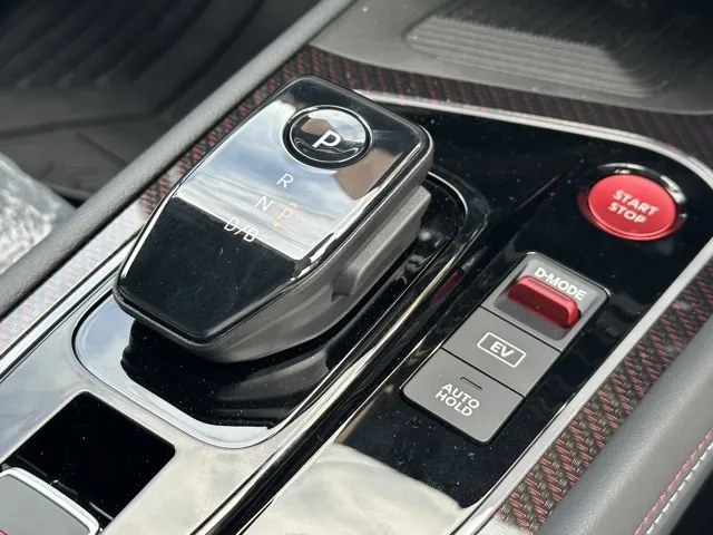 オーラ(ニッサン)ニスモ チューンドeパワー 寒冷地 4WD登録済未使用車 12