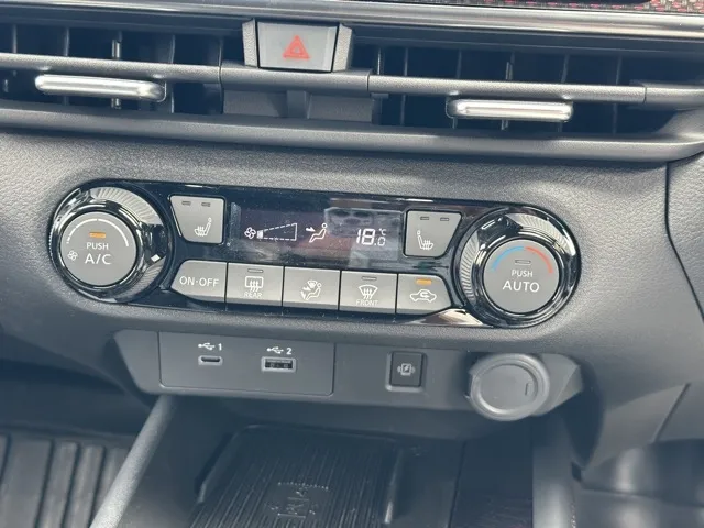 オーラ(ニッサン)ニスモ チューンドeパワー 寒冷地 4WD登録済未使用車 15