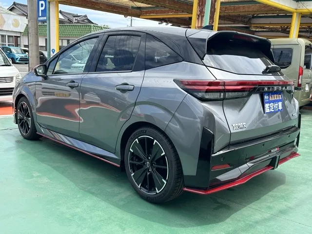 オーラ(ニッサン)ニスモ チューンドeパワー 寒冷地 4WD登録済未使用車 2