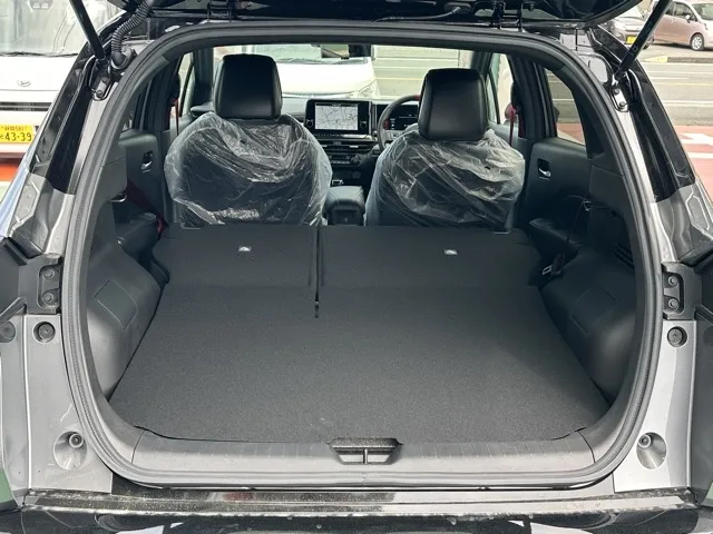 オーラ(ニッサン)ニスモ チューンドeパワー 寒冷地 4WD登録済未使用車 8