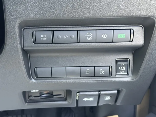 セレナ(ニッサン)ハイウェイスターV アラウンドビューモニター 12.3ナビ登録済未使用車 14
