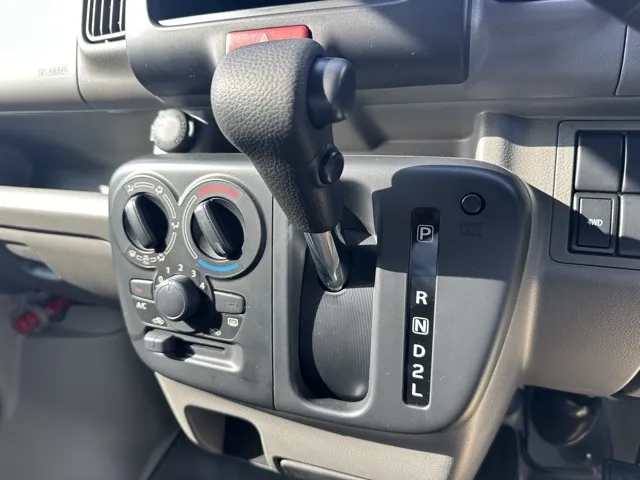 エブリイ(スズキ)スクラムバン PA 4WD 4AT届出済未使用車 18