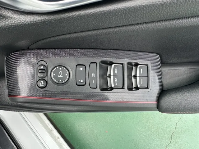 シビック(ホンダ)RS 6MT登録済未使用車 14