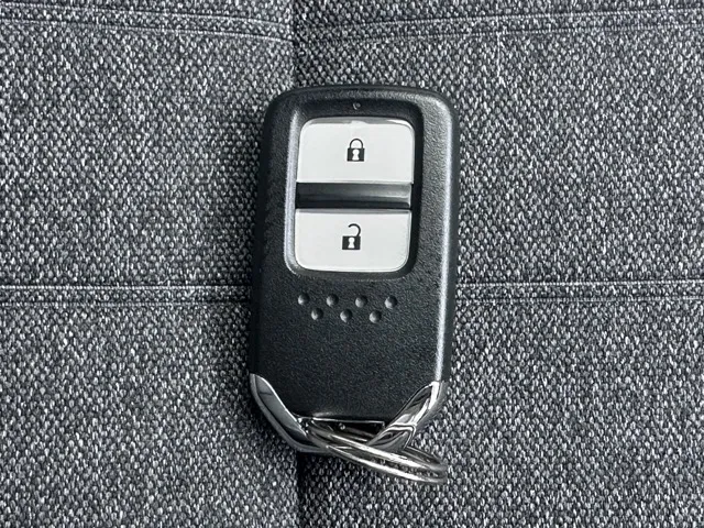 フィット(ホンダ)e：HEV ホーム ブラックスタイル中古車 26