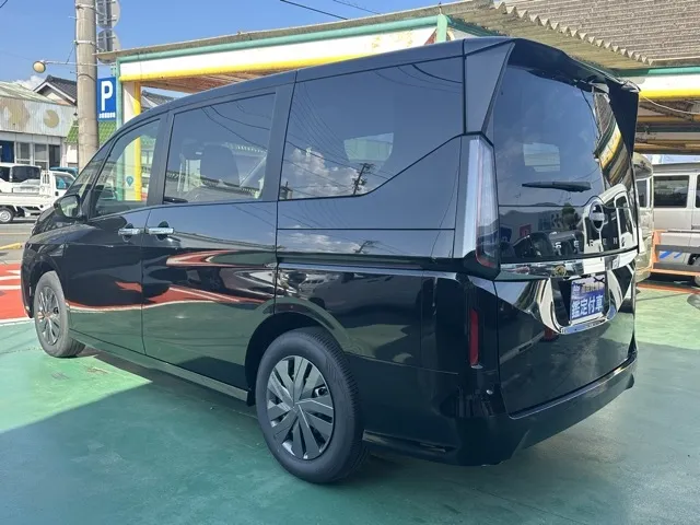 セレナ(ニッサン)X アラウンドビューモニター 左PSD登録済未使用車 2