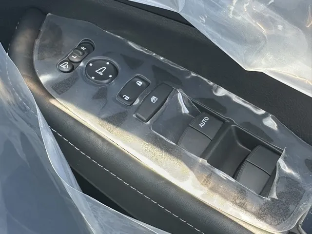 WR-V(ダムド)Z リヴァーブ フェイスチェンジキット登録済未使用車 13