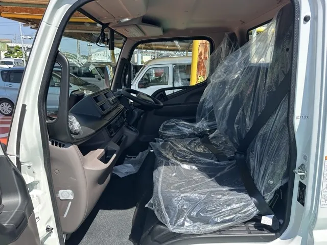 キャンター(三菱)全低床 平ボディ ２ｔ登録済未使用車 3