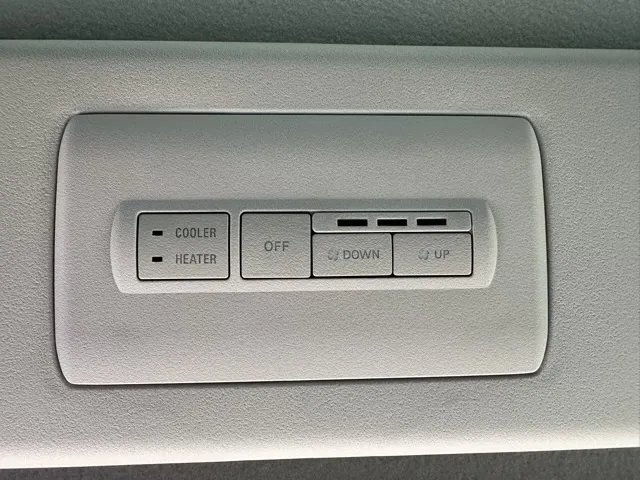 デリカD:5(三菱)シャモニー ナビ取付PKGアラビュー登録済未使用車 9