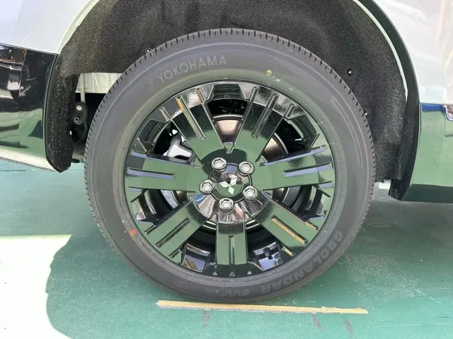 デリカD:5(三菱)シャモニー ナビ取付PKGアラビュー登録済未使用車 13