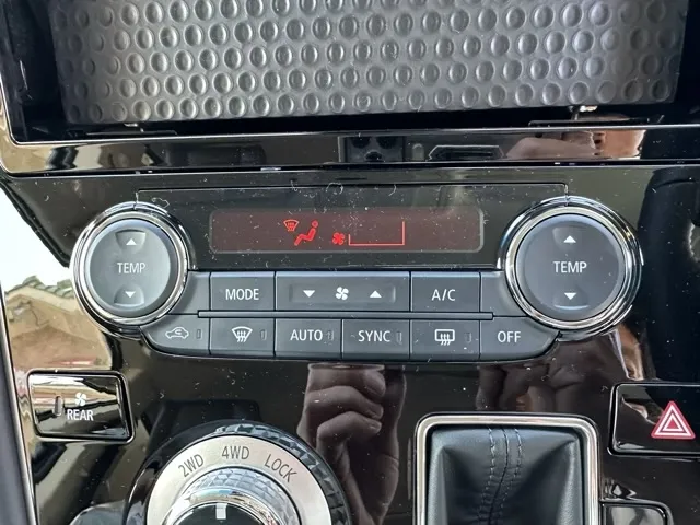 デリカD:5(三菱)シャモニー ナビ取付PKGアラビュー登録済未使用車 19