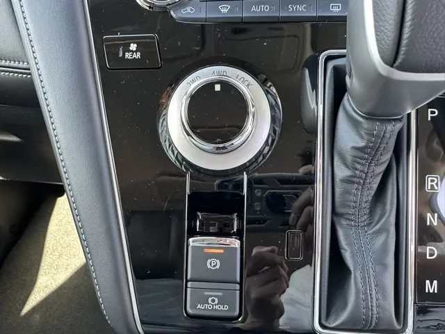 デリカD:5(三菱)シャモニー ナビ取付PKGアラビュー登録済未使用車 21