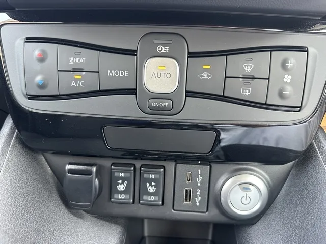 リーフ(ニッサン)Ｘ中古車 23