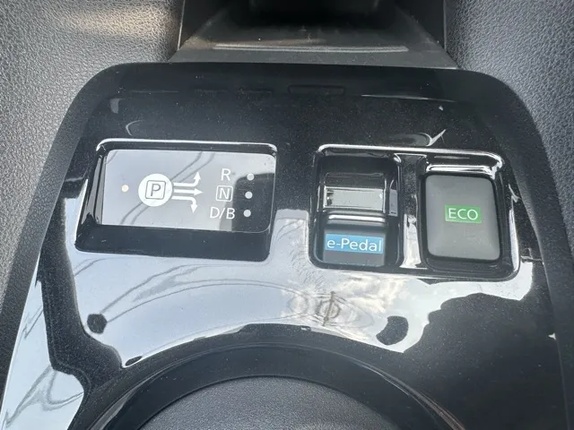 リーフ(ニッサン)Ｘ中古車 24