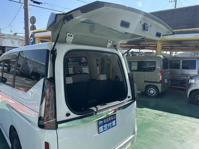 セレナ(ニッサン)X 左パワースライドドア中古車 9