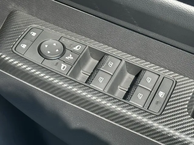 トライトン(三菱)GSR登録済未使用車 15