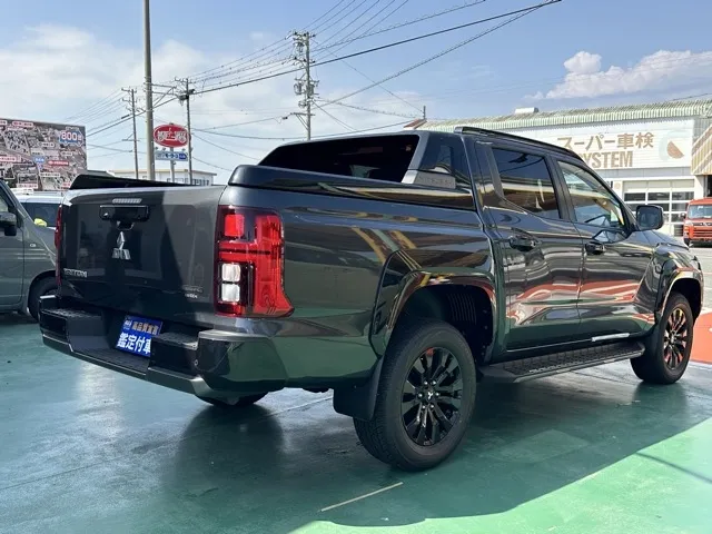 トライトン(三菱)GSR登録済未使用車 10