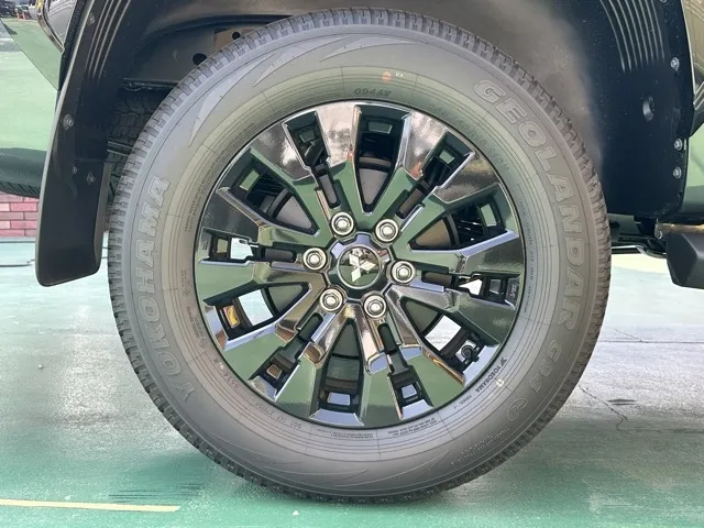 トライトン(三菱)GSR登録済未使用車 11