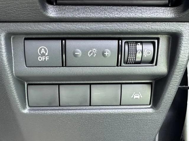 トライトン(三菱)GSR登録済未使用車 13