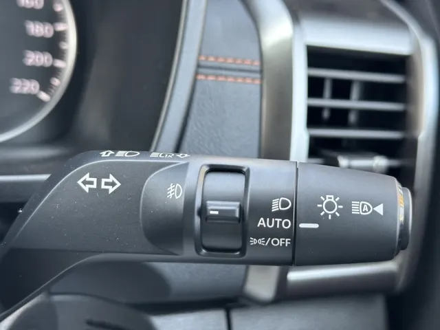 トライトン(三菱)GSR登録済未使用車 25