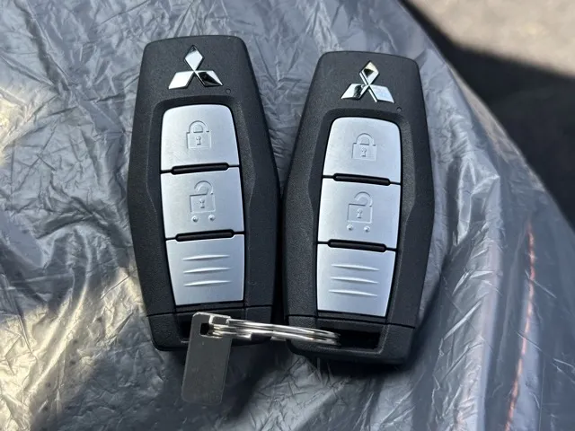 トライトン(三菱)GSR登録済未使用車 28