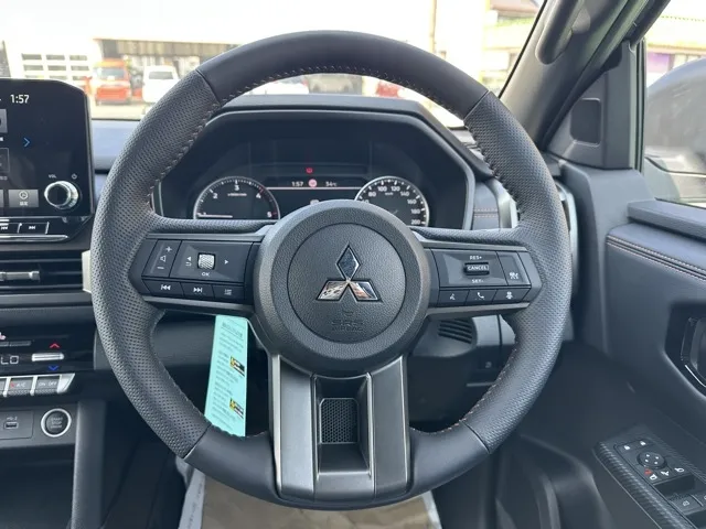 トライトン(三菱)GSR登録済未使用車 6