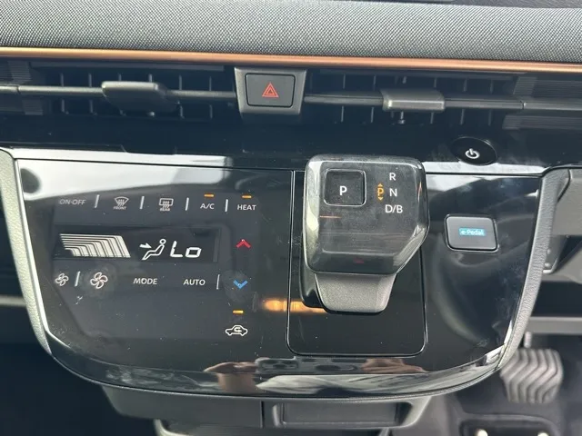 サクラ(ニッサン)X 90周年記念車中古車 16