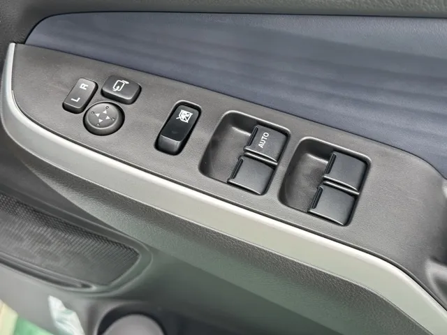 ソリオ(スズキ)ハイブリッドMZ登録済未使用車 13