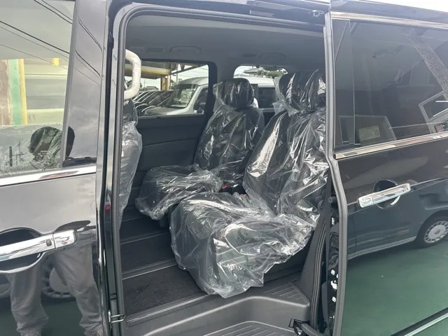 エルグランド(ニッサン)250ハイウェイスタープレミアム ７人登録済未使用車 4