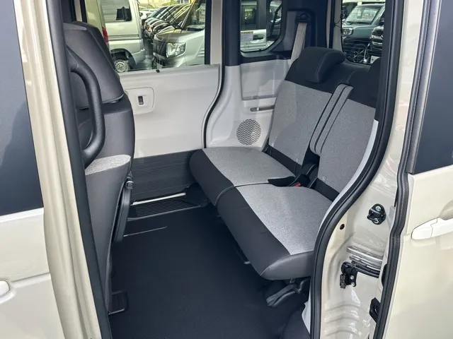 N-BOX(ホンダ)N-BOX ファッションスタイル コンフォートＰ届出済未使用車 4