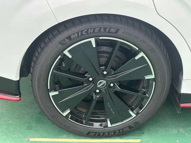 オーラ(ニッサン)ニスモ チューンドeパワー 4WD中古車 11