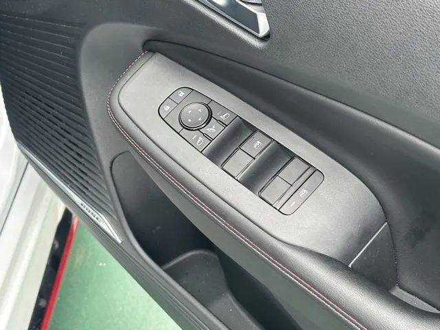 オーラ(ニッサン)ニスモ チューンドeパワー 4WD中古車 12