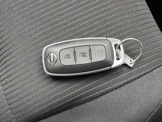 オーラ(ニッサン)ニスモ チューンドeパワー 4WD中古車 21