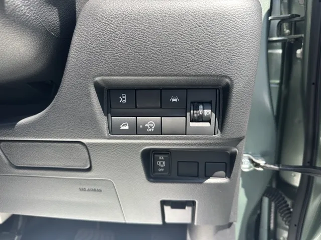 デリカミニ(三菱)G届出済未使用車 13