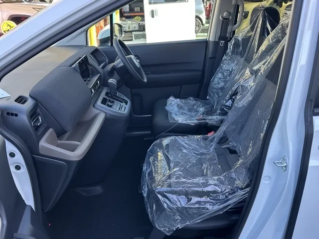 フリード(ホンダ)エアー EX 6人乗登録済未使用車 3