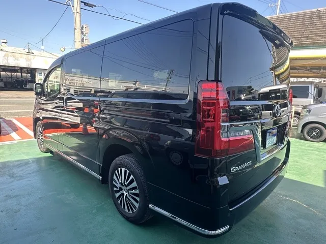 グランエース(トヨタ)プレミアム 6人中古車 2